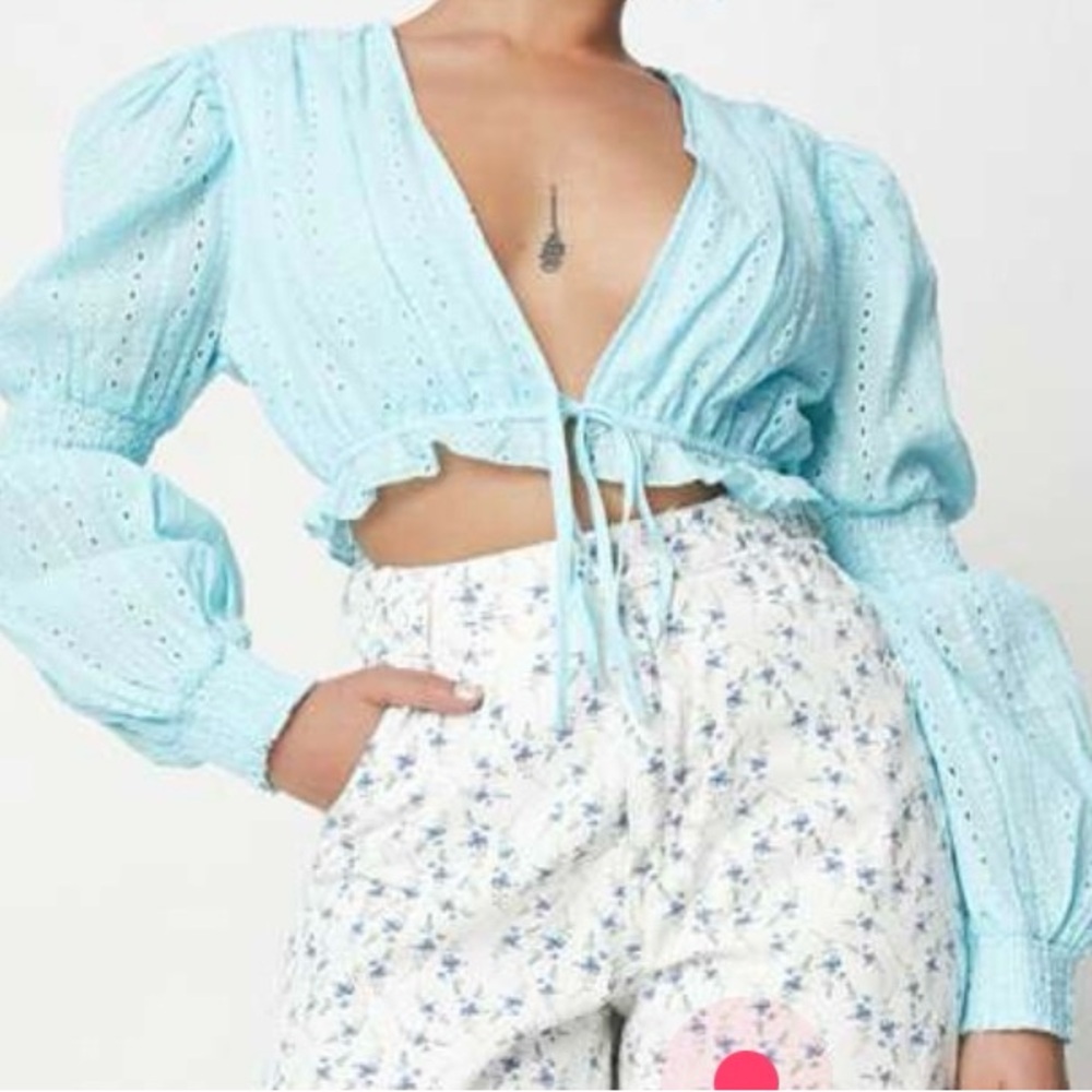 NWT Misguided White Schiffli Embroidered Front Tie Crop 6 #61
